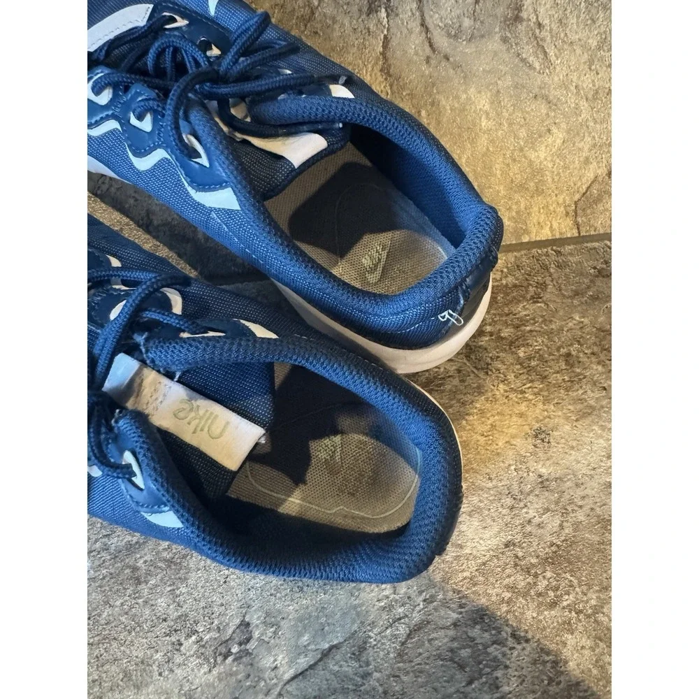 Nike Explore Strada‎ blue size 7.5 Women's Athletic Sneakers